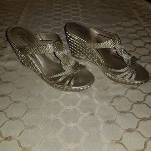 Women's shoes